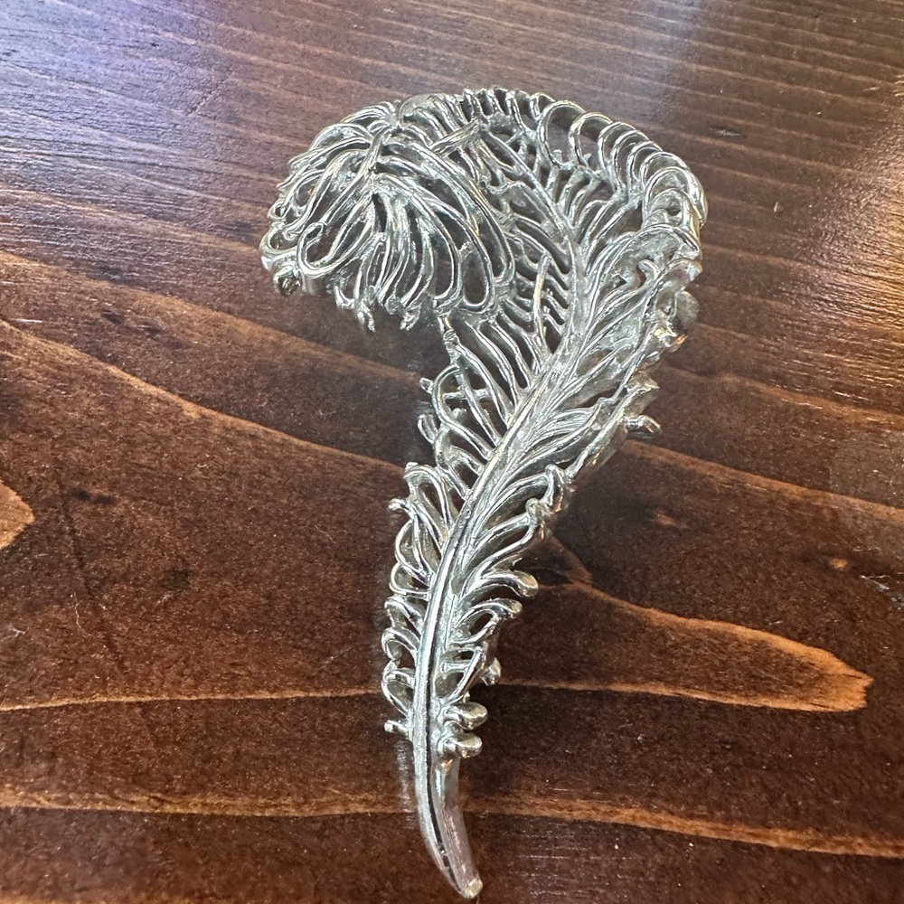 Sarah Coventry 70s Silver Feather Large Brooch Lapel Accessory Nature Whimsical